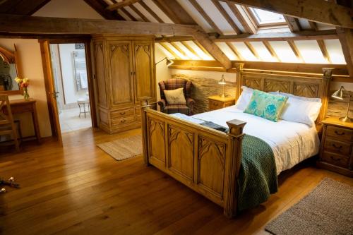 Book the Deluxe King Suite Deluxe King Suite