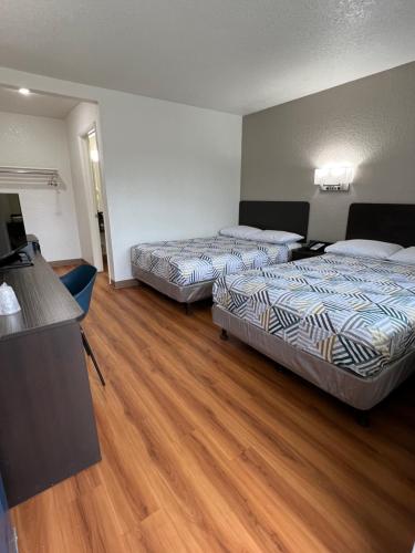 2 double beds