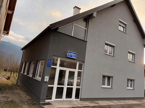 Viesnīcas āriene, Apartmani Marijamagdalena in Gracac