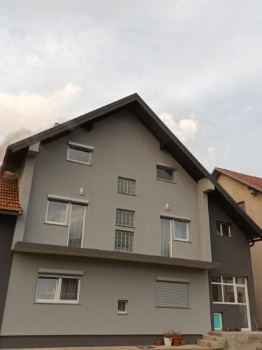 Viesnīcas āriene, Apartmani Marijamagdalena in Gracac