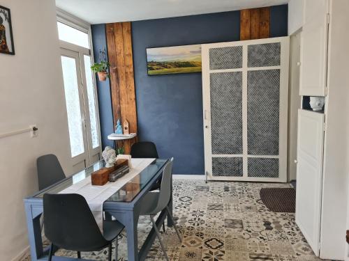 1 bedroom 15 min by tram to Amsterdam centre! - image 10
