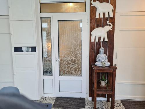 1 bedroom 15 min by tram to Amsterdam centre! - image 12