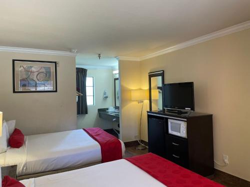 Ramada by Wyndham Poway - image 13