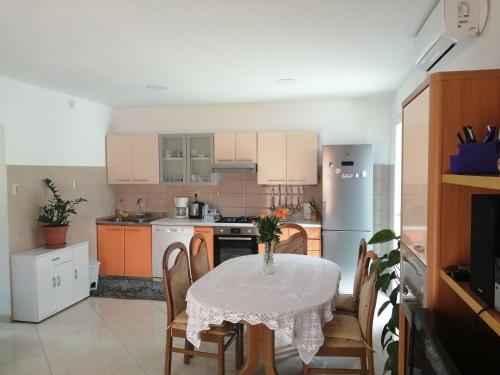 Apartments Santic - image 2