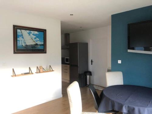 Logement neuf avec jardin privé 4 couchages et Jacuzzi Piscine en option (Logement neuf avec jardin prive 4 couchages et Jacuzzi Piscine en option) in La Chapelle-Chaussee