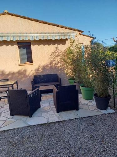 Studio climatisé dans villa calme à 15km de Cannes