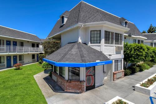 Carlsbad Village Inn - image 4