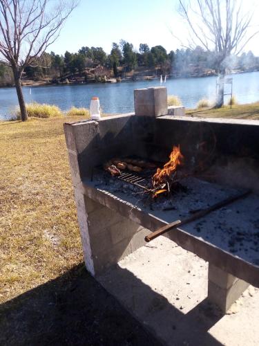 Cabaña en el lago (Cabana en el lago) in 瓦多特拉皮切