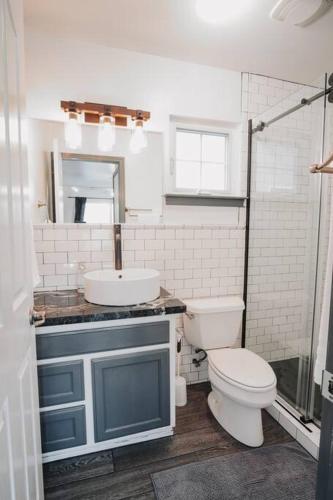Gorgeous Upstairs Studio with Patio and Laundry photo