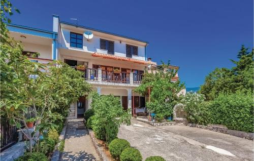 3 Bedroom Lovely Apartment In Crikvenica