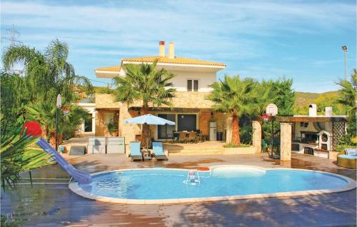 Four-Bedroom Holiday Home in Agioi Theodoroi gîte à louer Spárta