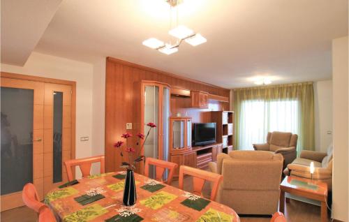  Awesome apartment in Alicante with 3 Bedrooms, Outdoor swimming pool and WiFi in Alicante