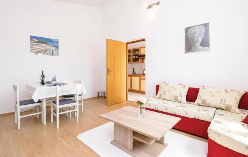 1 Bedroom Amazing Apartment In Podgradina