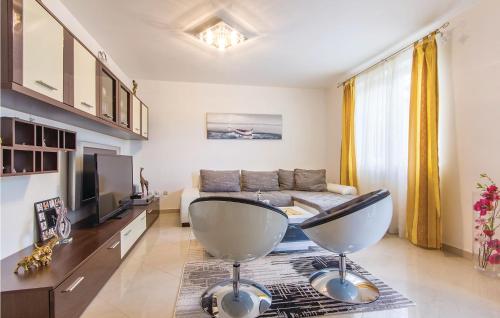 Beautiful Apartment In Fondole With Outdoor Swimming Pool