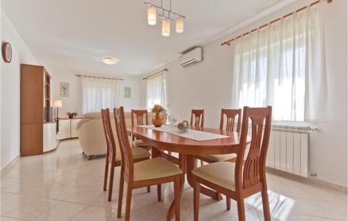 Lovely Home In Hrboki With Kitchen