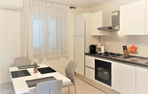 Lovely Home In Hrboki With Kitchen