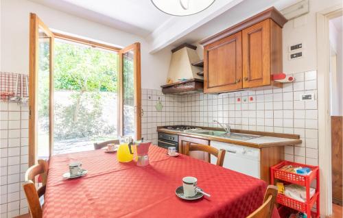 кухня, Nice Home In San Giustino Pg in Сан-Джустіно