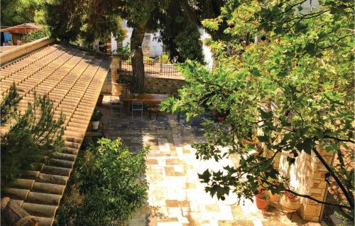 Amazing Home In Artemida With Kitchen