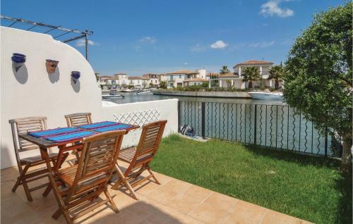 Cozy Home In Aigues-mortes With Wifi