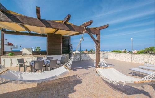 Three-Bedroom Apartment in Bari - image 12