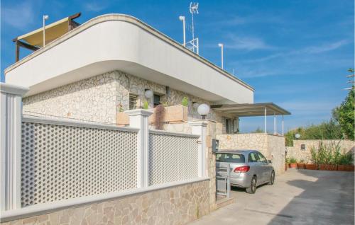 Three-Bedroom Apartment in Bari - image 3