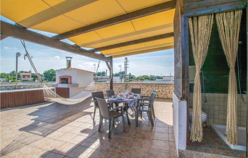 Three-Bedroom Apartment in Bari - image 11