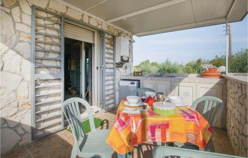 Three-Bedroom Apartment in Bari - image 13