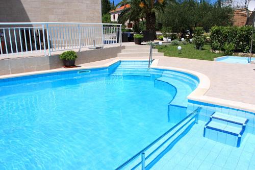 Apartments Grand Pinea