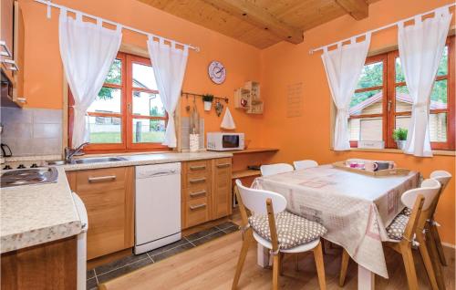 Beautiful Home In Licki Osik With Kitchen