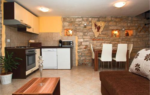 2 Bedroom Gorgeous Home In Peruski