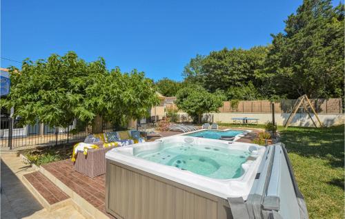 Gorgeous Home In Eyragues With Outdoor Swimming Pool