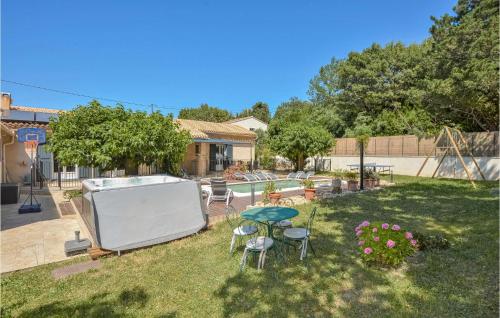 Gorgeous Home In Eyragues With Outdoor Swimming Pool