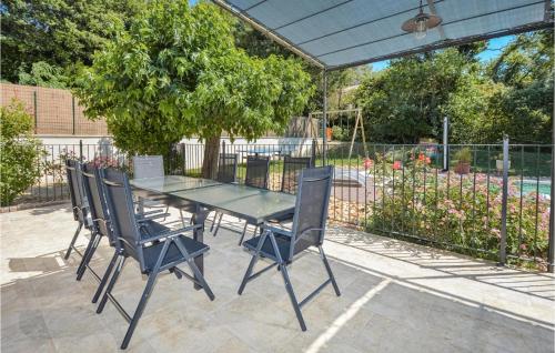 Gorgeous Home In Eyragues With Outdoor Swimming Pool