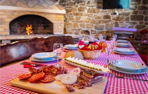 Beautiful Home In Benkovac With Kitchen