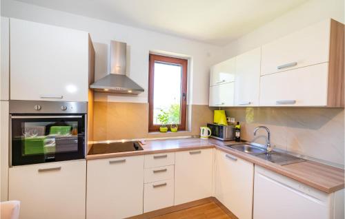 Beautiful Home In Benkovac With Kitchen