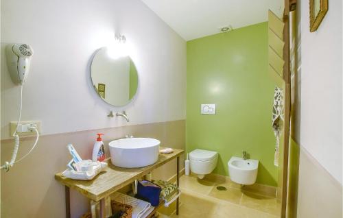 One-Bedroom Apartment image 4