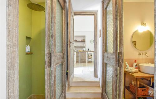 One-Bedroom Apartment image 6