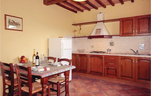  Awesome apartment in Montaione FI with 2 Bedrooms and Outdoor swimming pool in Querce