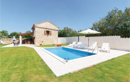 Peldbaseins, Two-Bedroom Holiday Home 0 In Filipana in Filipana
