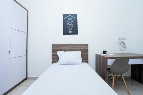 OYO Life 2462 Kost Surabaya