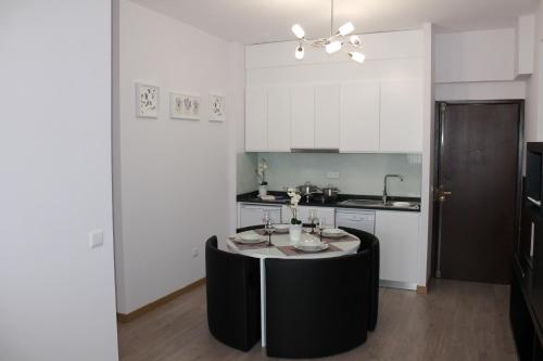 One-Bedroom Apartment image 5