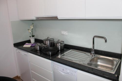 One-Bedroom Apartment image 4