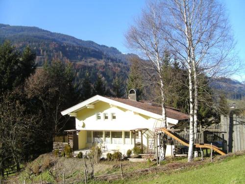 Großes Ferienhaus in ruhiger Lage - WLAN b. 9 Per. in Saalfelden am Steinernen Meer, Österreich