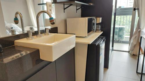Micro Studio Minimalista em Prédio com Piscina, São Paulo (fotografie 9)