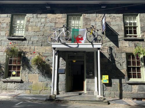 Grapes Hotel, Bar & Restaurant Snowdonia Nr Zip World