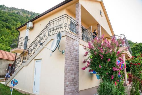 Village house DUNJA in Godinje