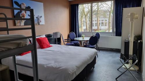 Room, family