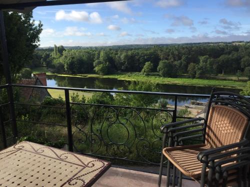 THE Grotte gîte à louer Vallières-les-Grandes