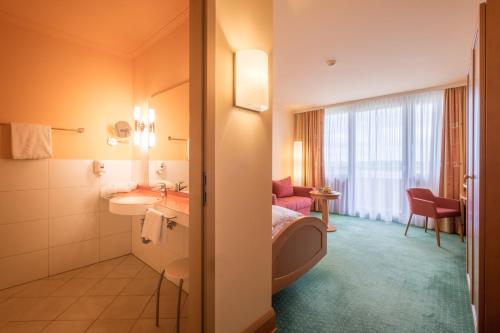 Gesundheitshotel Weißenstadt am See - image 13