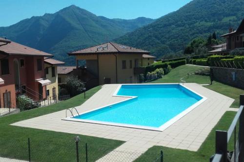 Luxurious attic-swimming pool in Riva Di Solto
